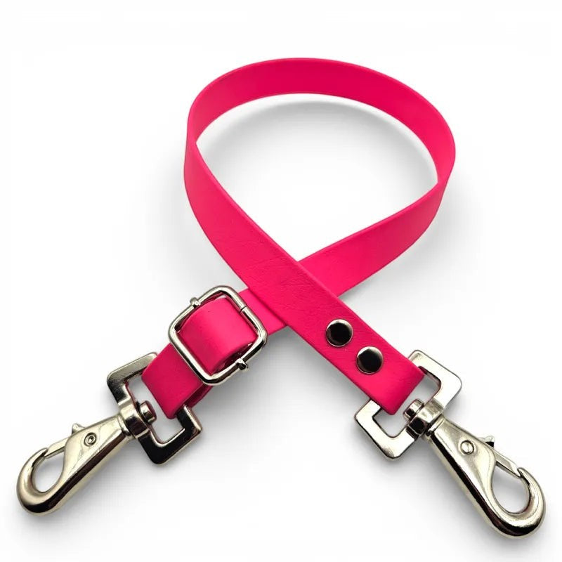 Ponies and Pups bright pink waterproof BioThane adjustable horse rug fillet string with stainless steel swivel snaps.